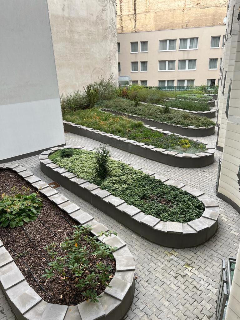 Palace Quarter 2 Peaceful Modern Central Top Floor Apartment ブダペスト エクステリア 写真