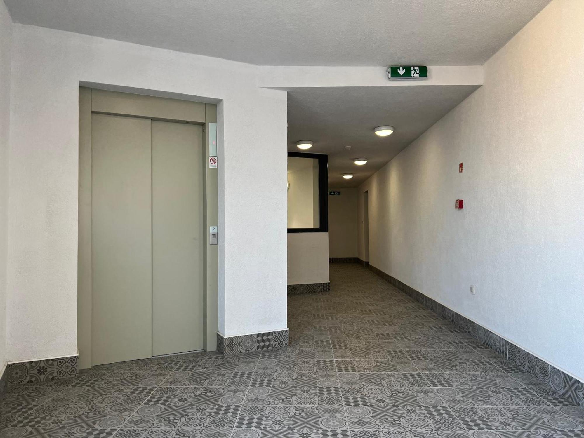 Palace Quarter 2 Peaceful Modern Central Top Floor Apartment ブダペスト エクステリア 写真