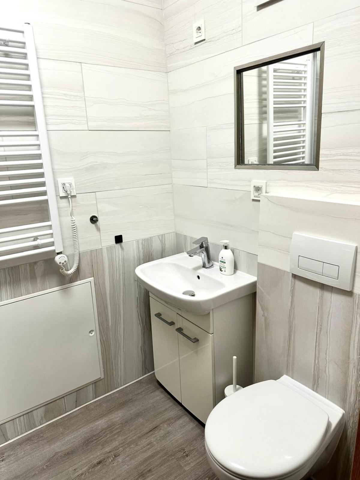 Palace Quarter 2 Peaceful Modern Central Top Floor Apartment ブダペスト エクステリア 写真
